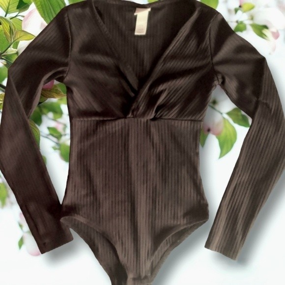 H&M Soft Comfortable Ribbed V-neck Long Sleeve Brown Bodysuit, Small - Picture 8 of 10